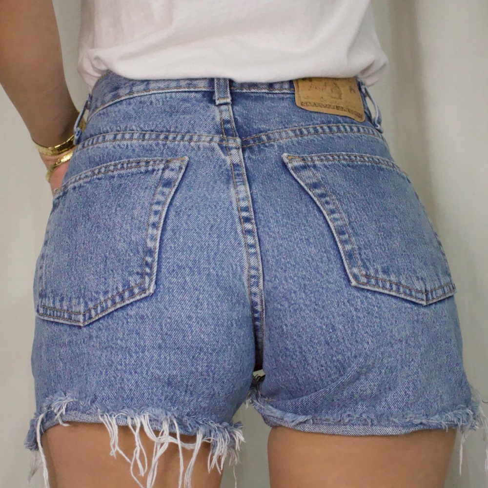 VINTAGE GAP DISTRESSED DENIM SHORTS - Picture 2 of 2